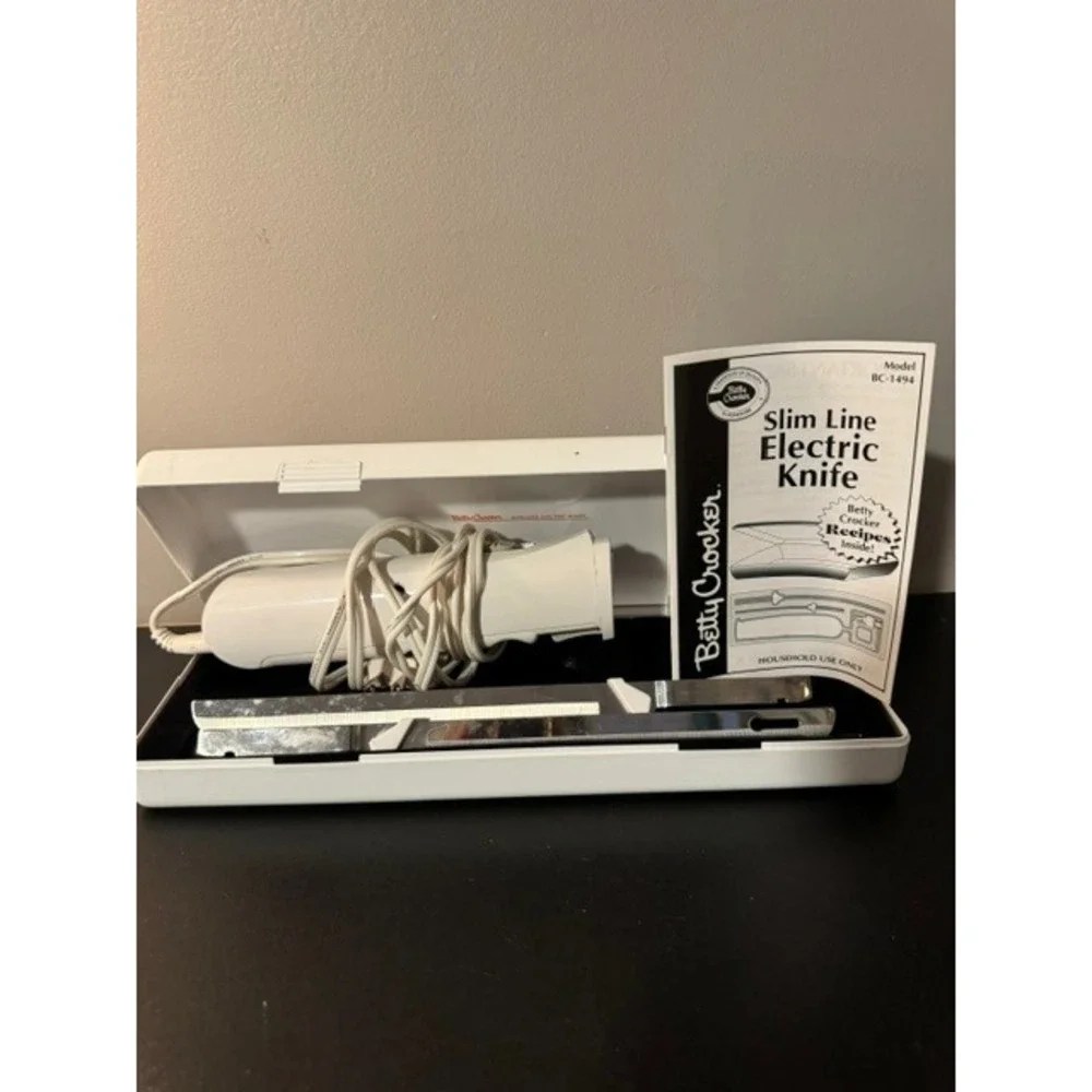 Betty Crocker Slim Line Electric Knife BC-1494 Vintage White with Case & Manual